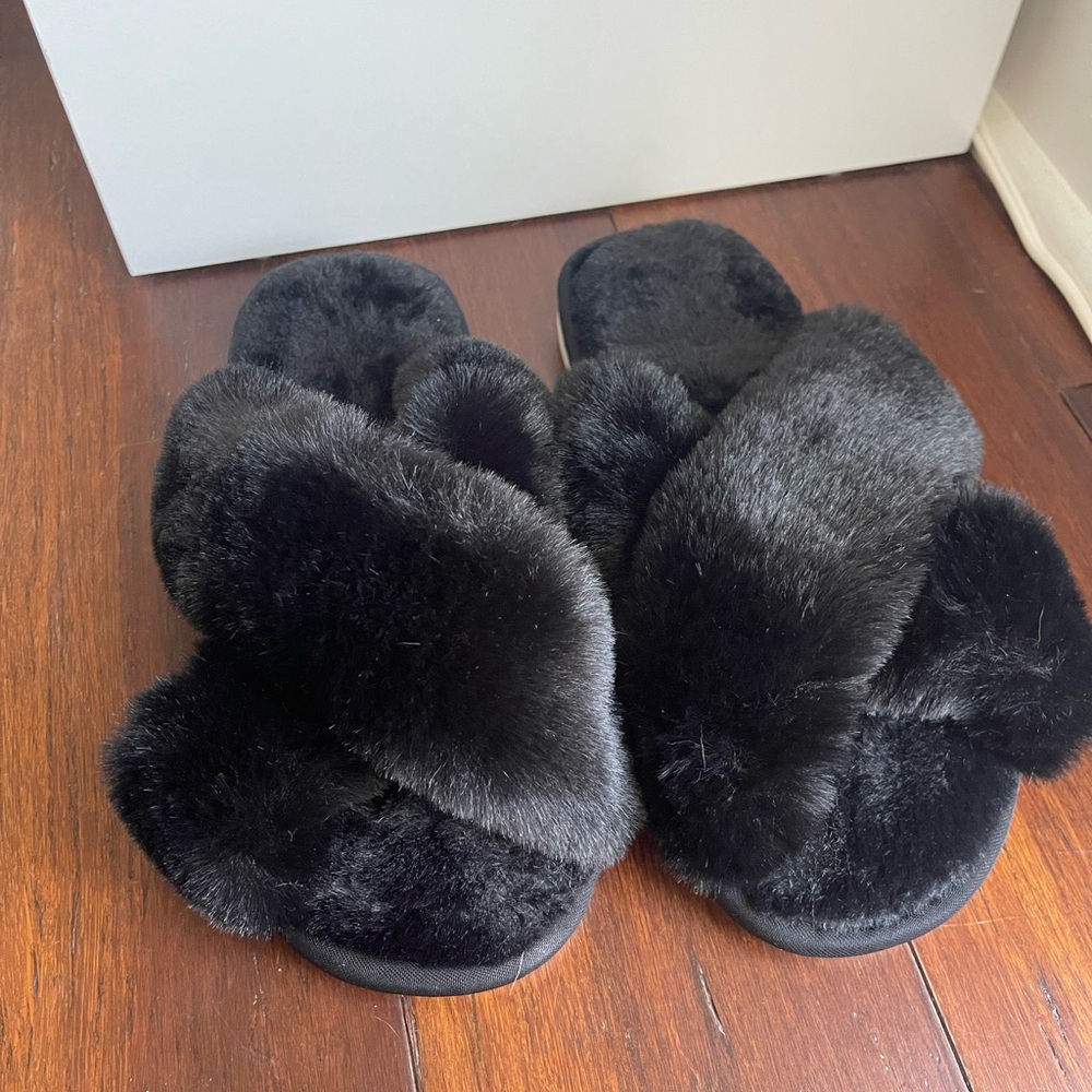 Black Faux Fur Women's Slippers